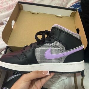 2021, Air Jordan 1 Mid SE GS 'Houndstooth', women’s size 5,